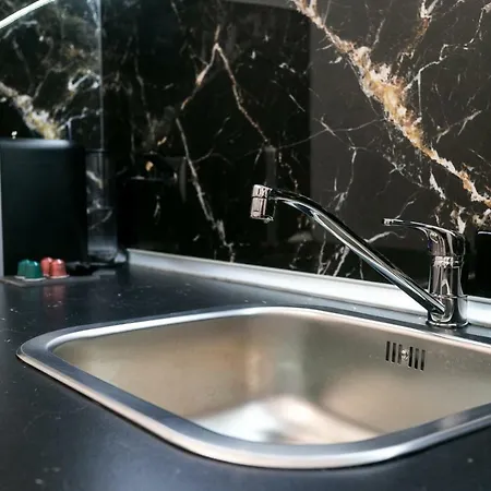 Marble Suite 40Sqm Center Ac 2Smarttv Netflix Apartment *