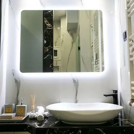 Marble Suite 40Sqm Center Ac 2Smarttv Netflix Apartment