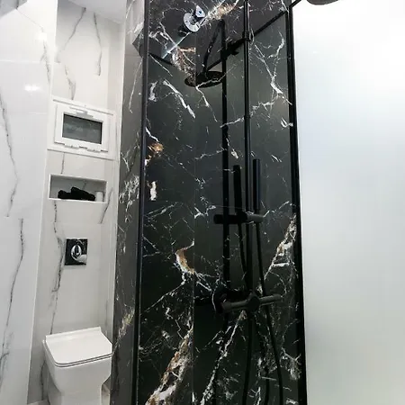 Marble Suite 40Sqm Center Ac 2Smarttv Netflix Apartment *