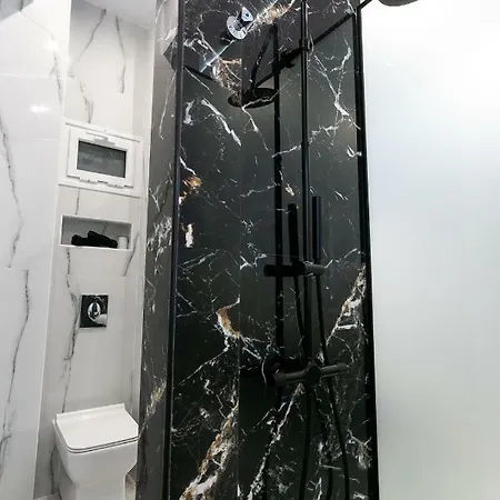 Marble Suite 40Sqm Center Ac 2Smarttv Netflix Apartment *