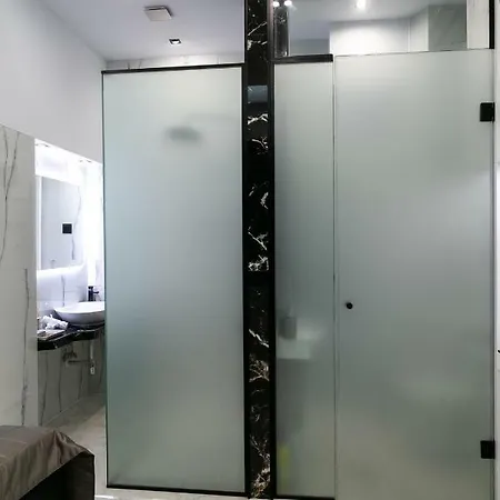 Marble Suite 40Sqm Center Ac 2Smarttv Netflix 公寓 *